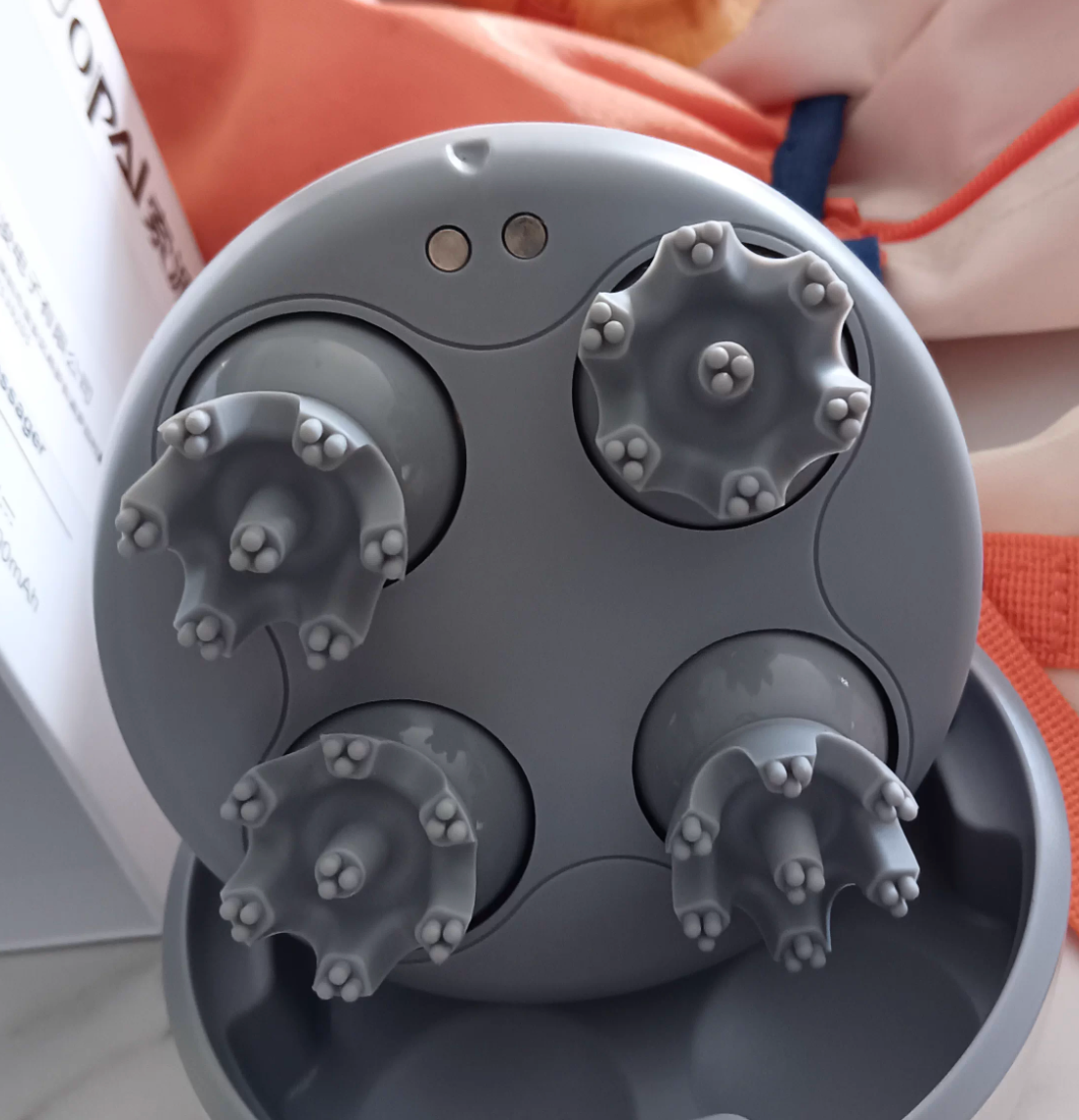 Scalp massager underside - 4 rotating massage heads with deep kneading nodes